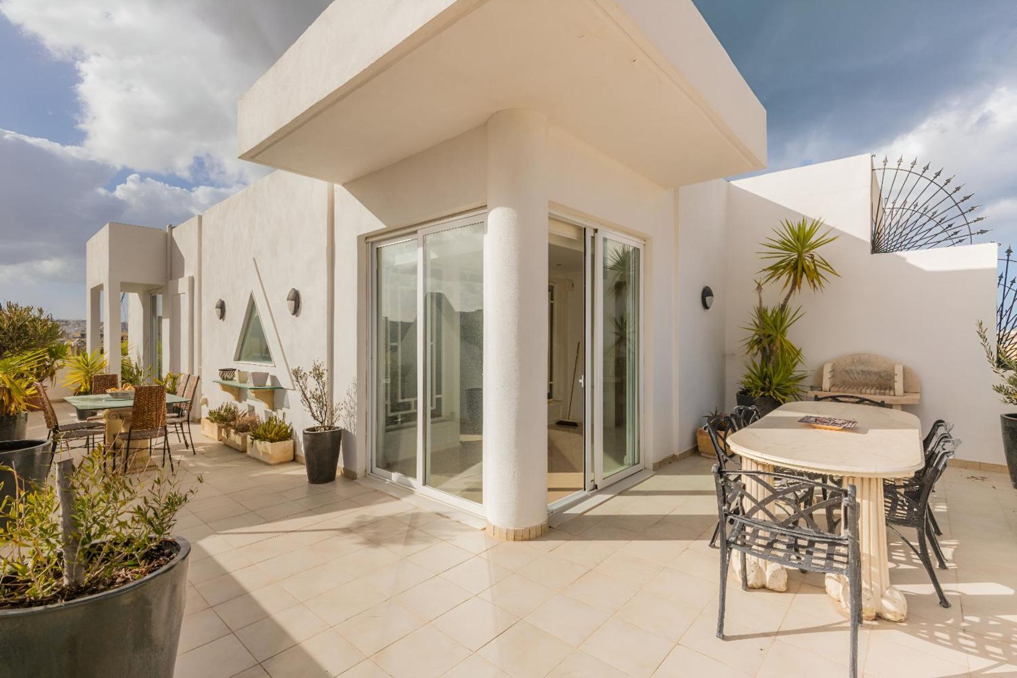 Apartamento Stunning - Seaview Penthouse 3-Bed + Parking Sliema Exterior foto