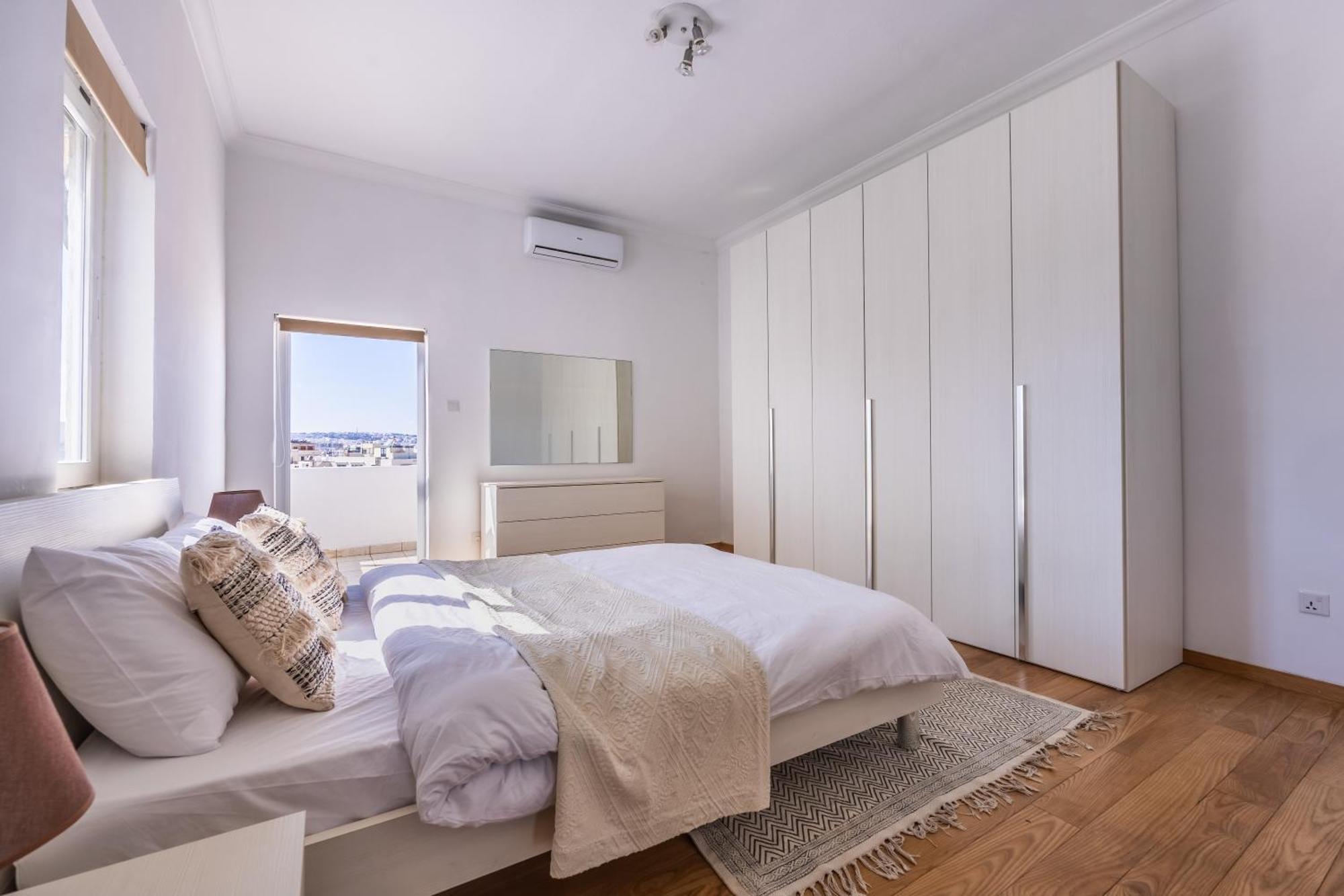 Apartamento Stunning - Seaview Penthouse 3-Bed + Parking Sliema Exterior foto