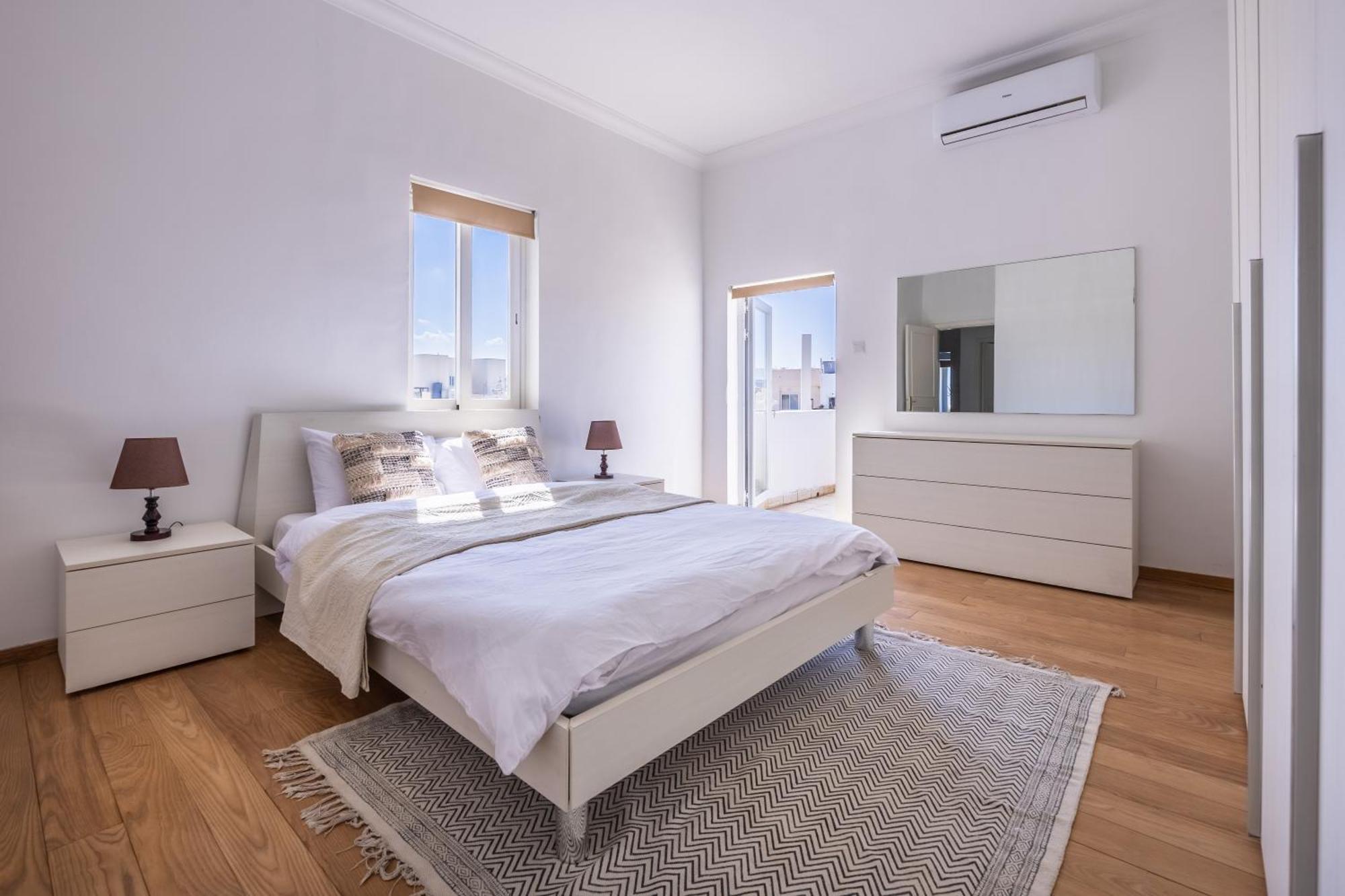 Apartamento Stunning - Seaview Penthouse 3-Bed + Parking Sliema Exterior foto