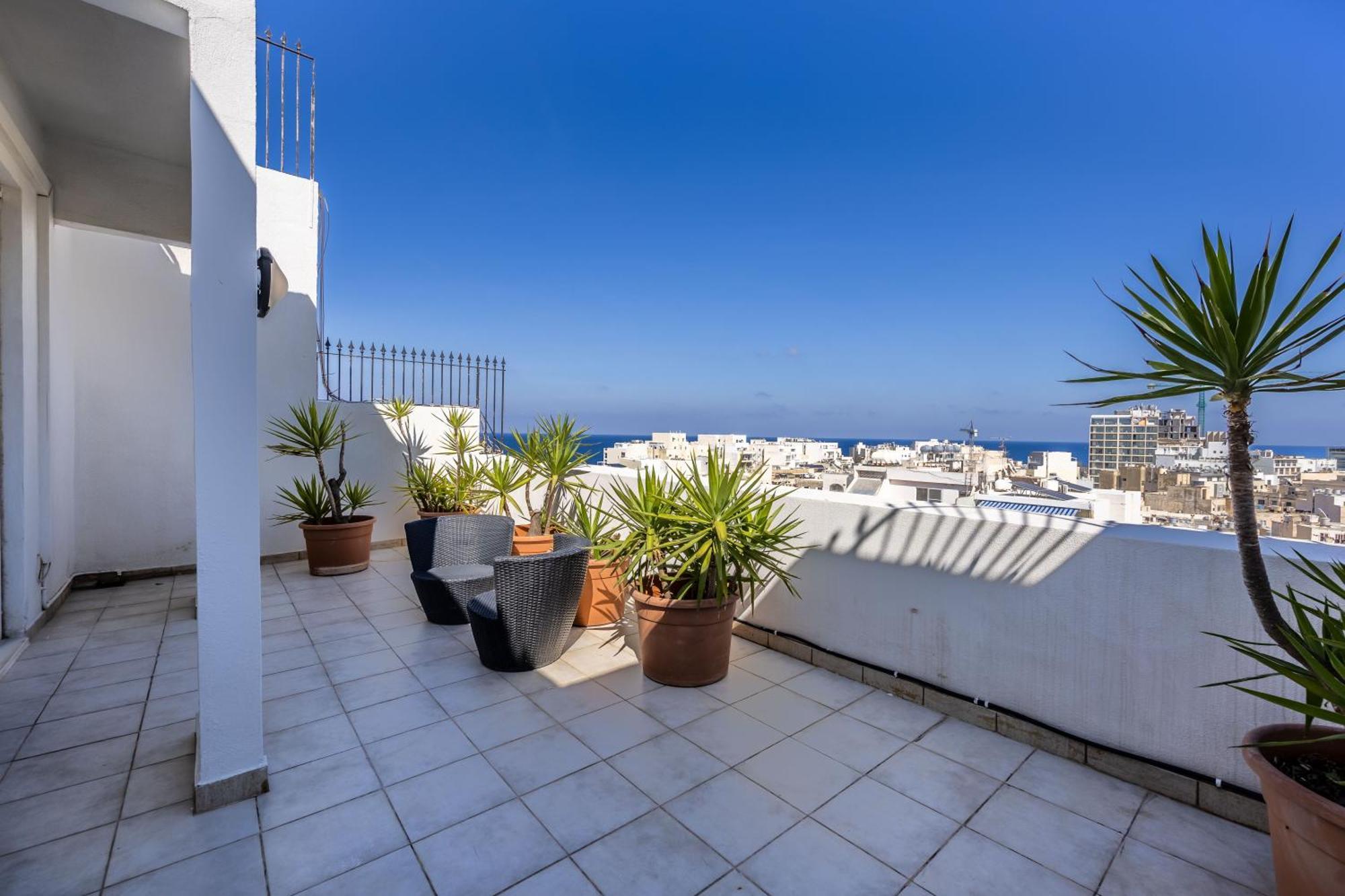 Apartamento Stunning - Seaview Penthouse 3-Bed + Parking Sliema Exterior foto