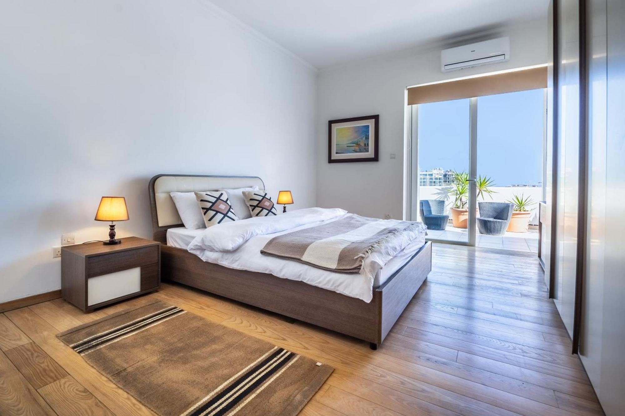 Apartamento Stunning - Seaview Penthouse 3-Bed + Parking Sliema Exterior foto