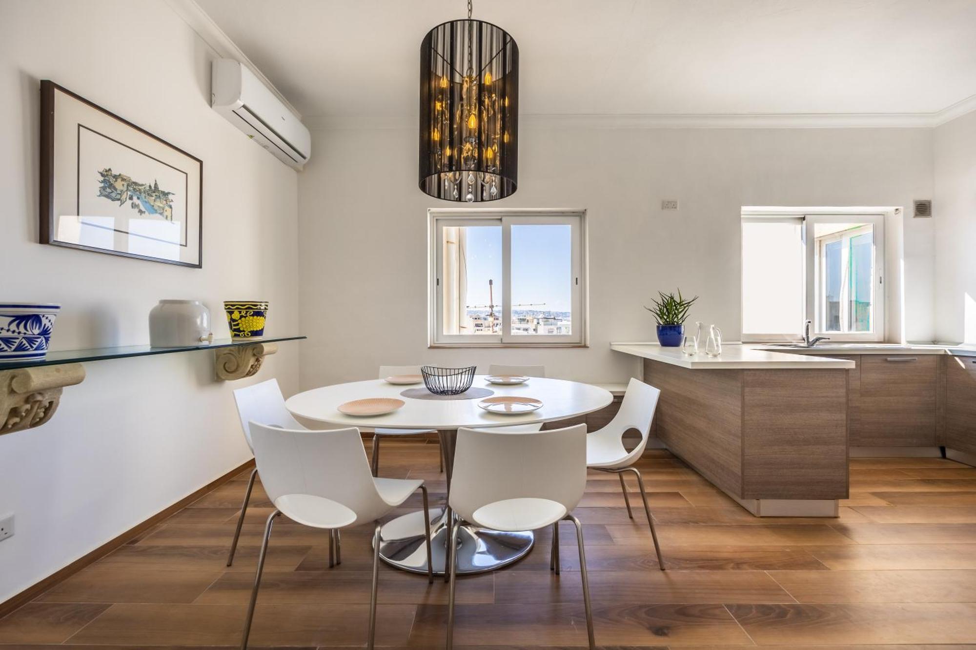 Apartamento Stunning - Seaview Penthouse 3-Bed + Parking Sliema Exterior foto