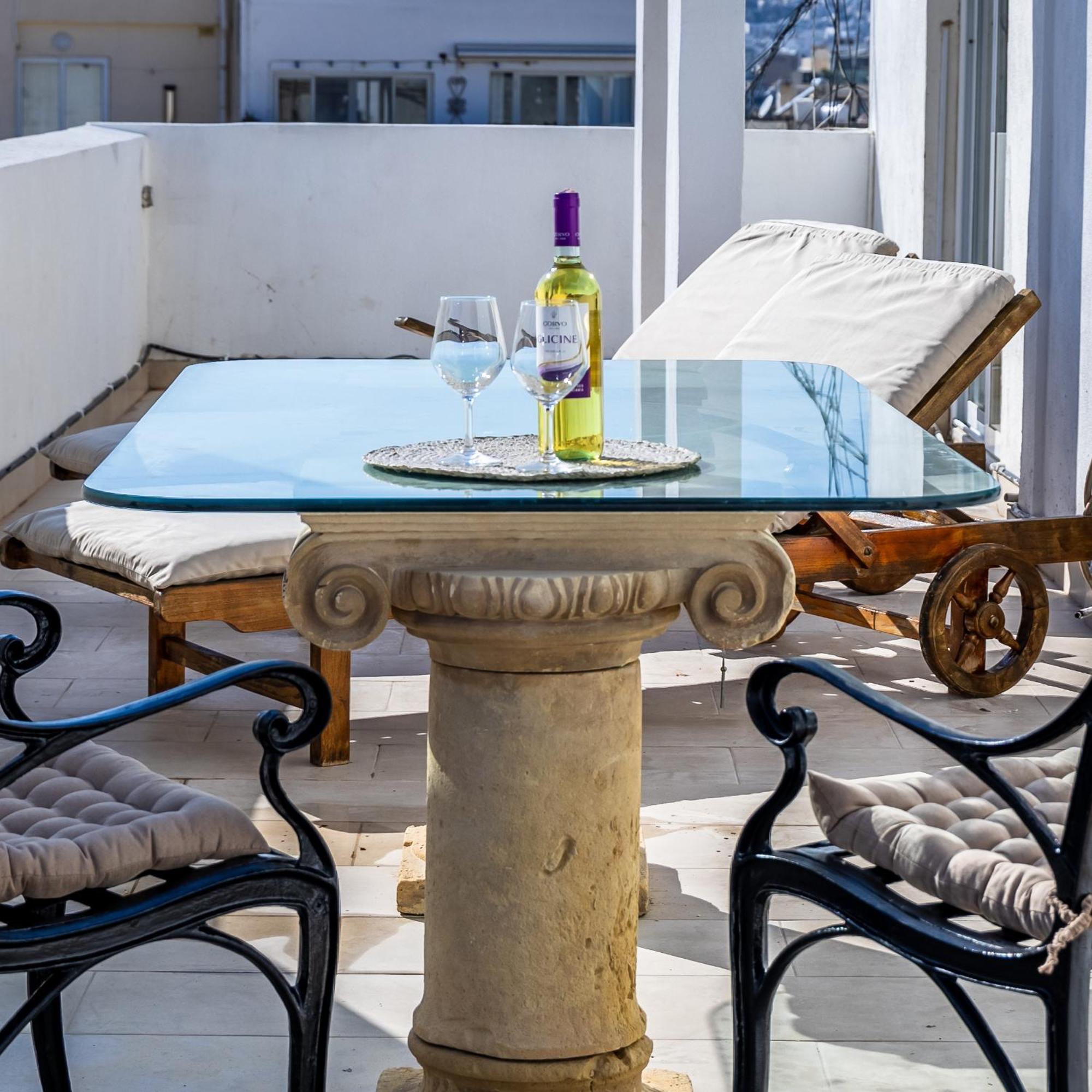 Apartamento Stunning - Seaview Penthouse 3-Bed + Parking Sliema Exterior foto