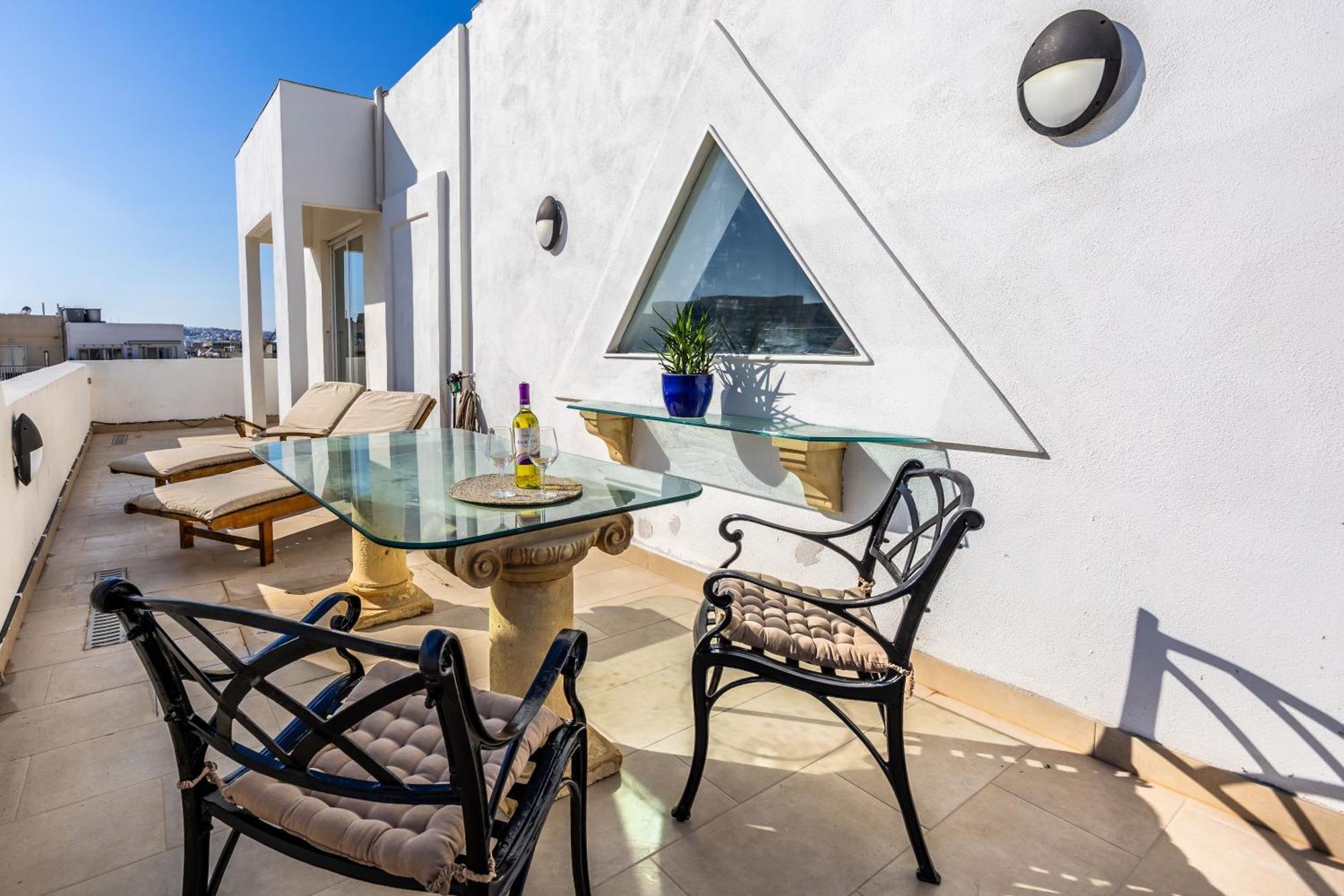 Apartamento Stunning - Seaview Penthouse 3-Bed + Parking Sliema Exterior foto